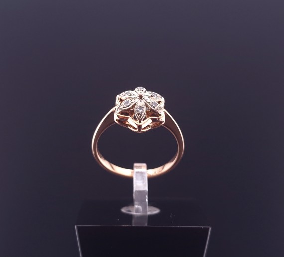 Vintage gold ring with diamonds