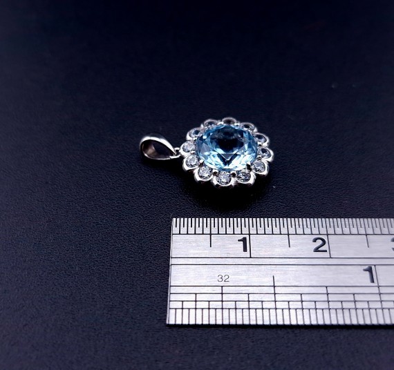 Gold pendant with colored stones