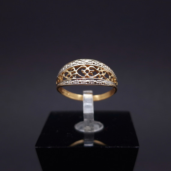 Gold ring 