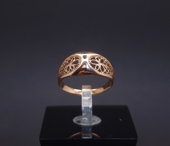 Gold ring 