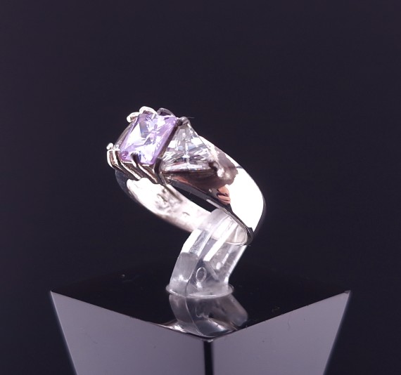 Серебряное кольцо с цветными камнями