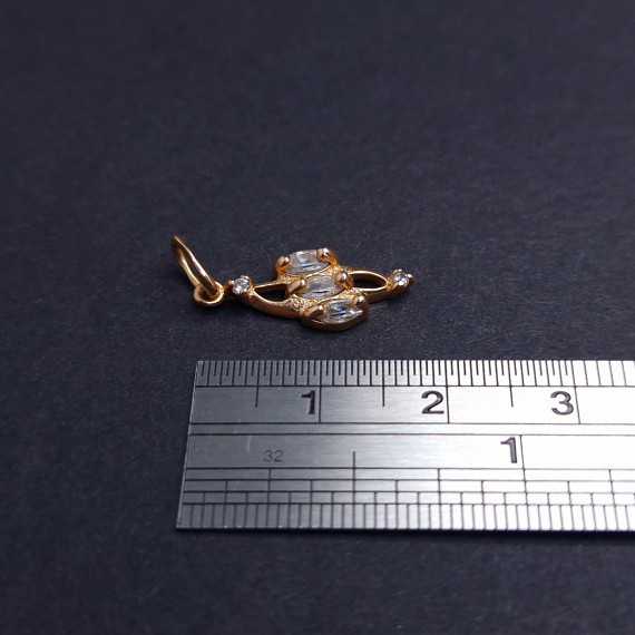 Gold pendant with zircons