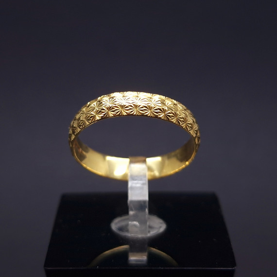 Gold wedding ring 