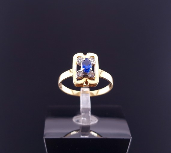 Gold ring with colored stones