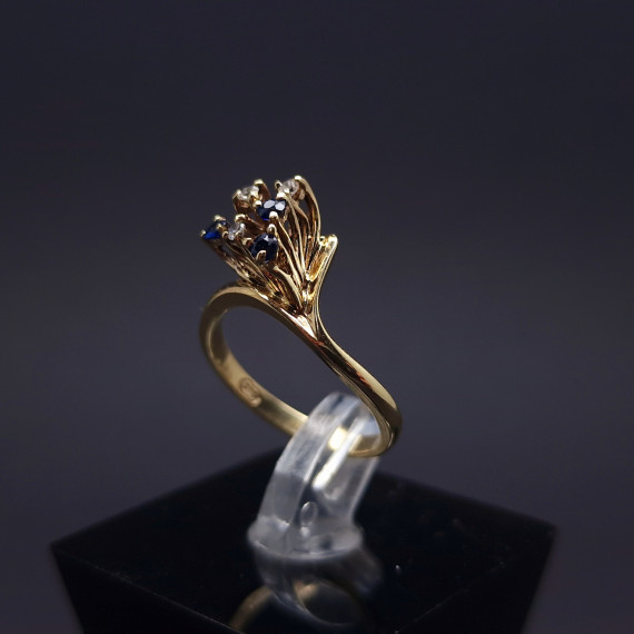 Gold ring with diamonds with sapphires