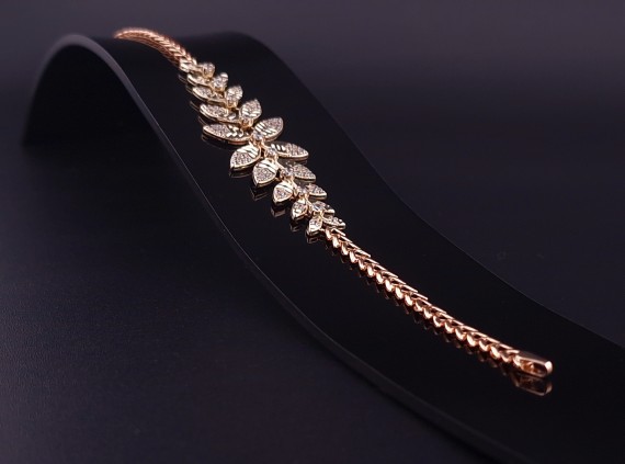 Gold bracelet with zircons