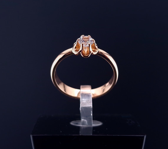 Gold ring with zircon