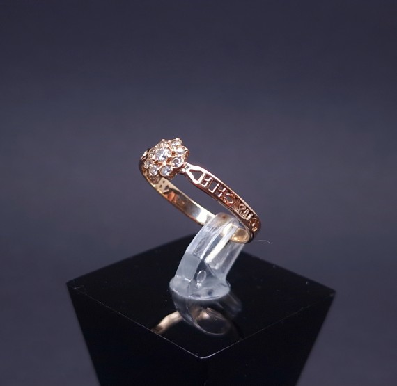 Gold ring with zircons