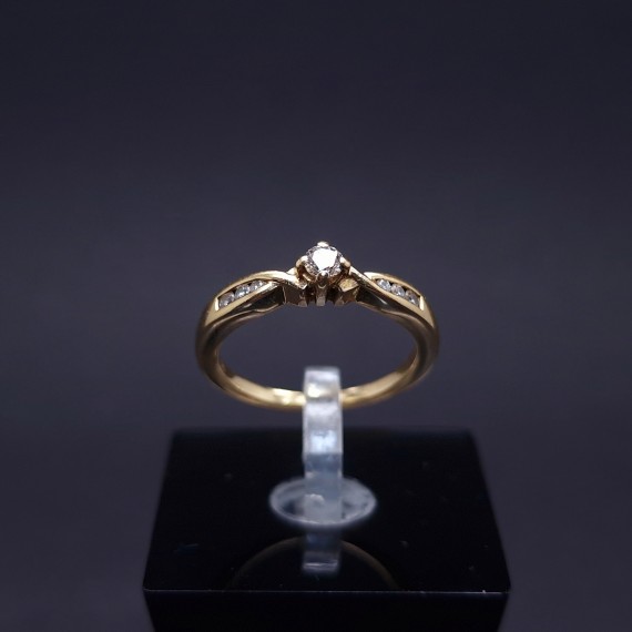 Gold ring with diamonds