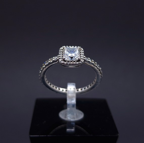 Silver ring with zircons