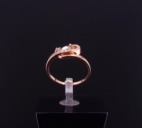 Gold ring with zircons