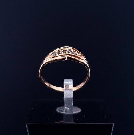 Gold ring with zircons