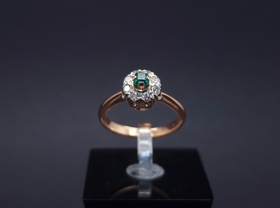 Gold ring with diamonds and colored stone