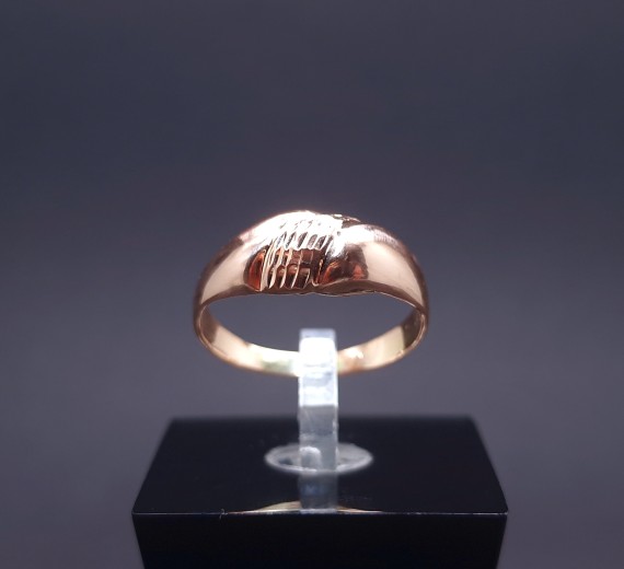 Gold ring 