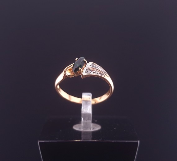 Gold ring with colored stones