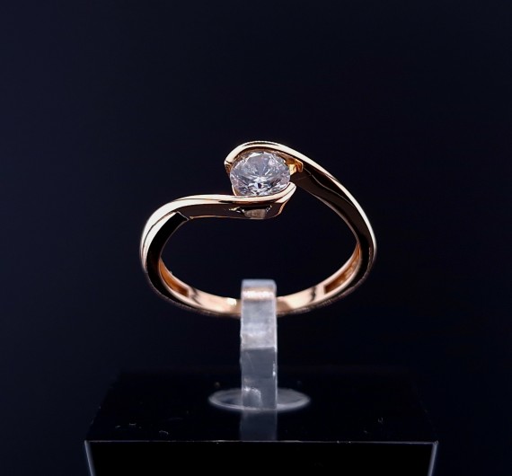 Gold ring with zircon