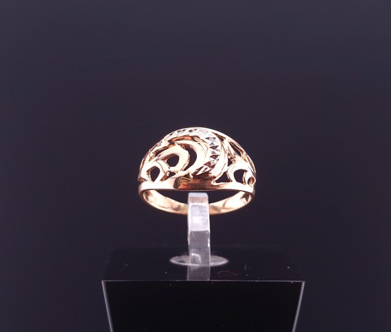 Gold ring 