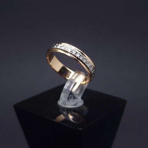 Gold wedding ring 