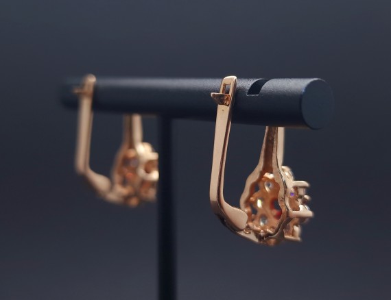 Gold earrings with colored stones