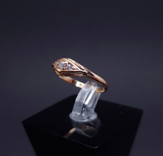 Gold ring with zircons