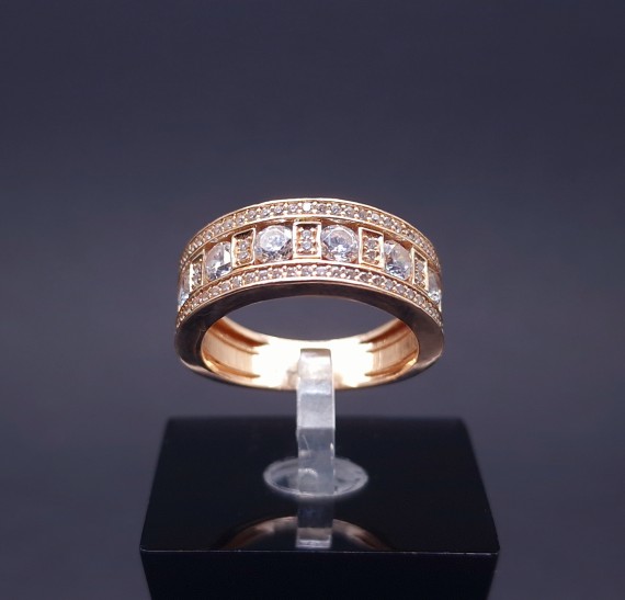 Золотое кольцо с цирконами