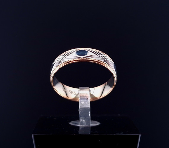 Gold wedding ring 