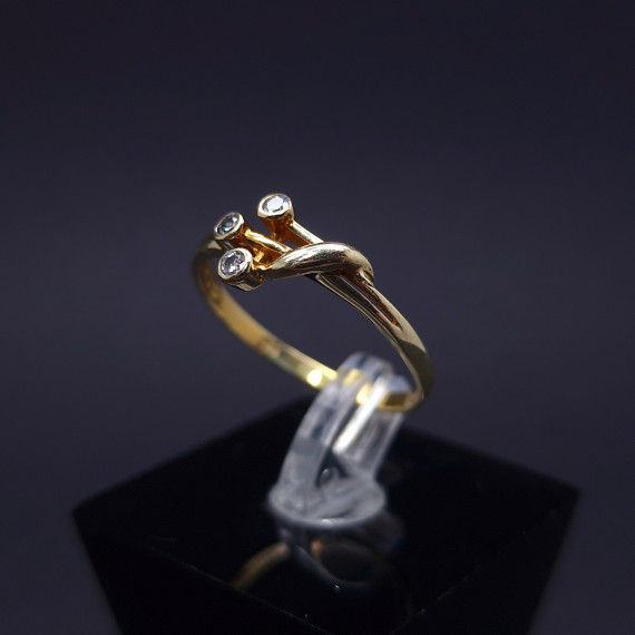 Gold ring with diamonds