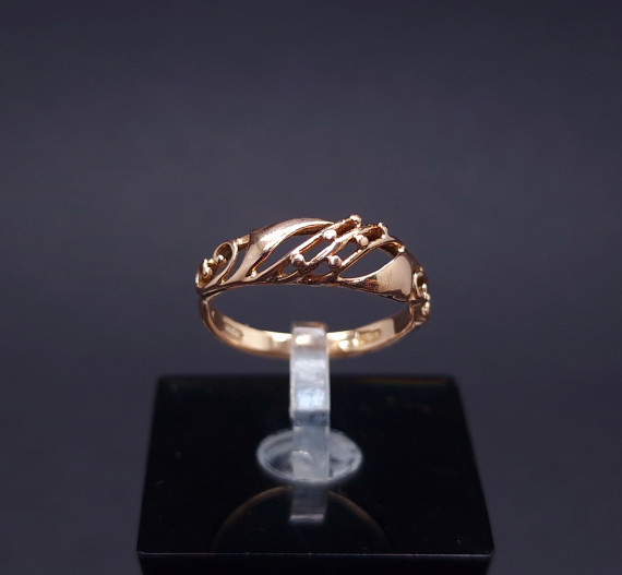 Gold ring 