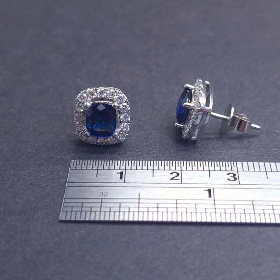 Earrings in platinum/gold with sapphires and diamonds