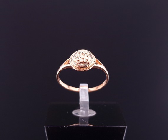 Vintage gold ring 