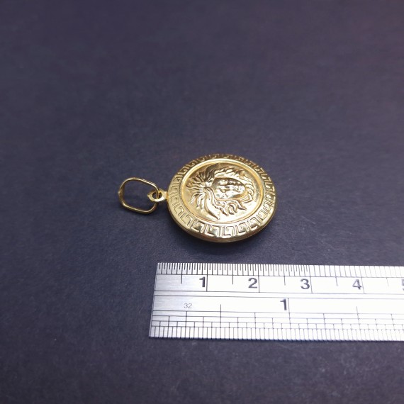 Gold pendant 