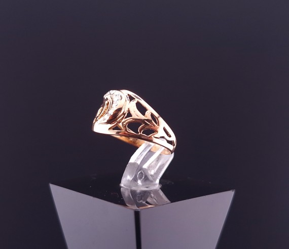 Gold ring 