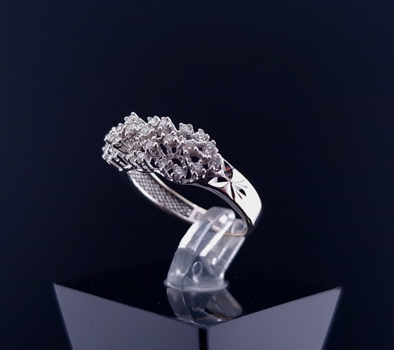 Kuldsõrmus teemantidega "Efe Model Jewellery"