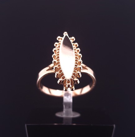 Gold ring 