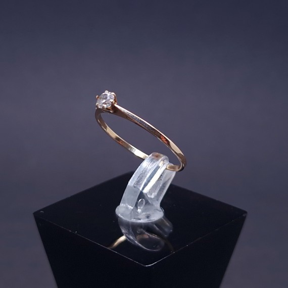 Gold ring with zircon