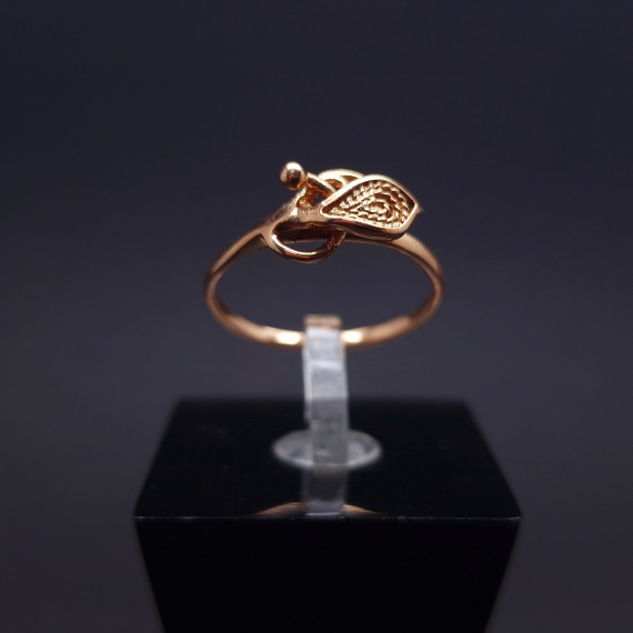 Gold ring 