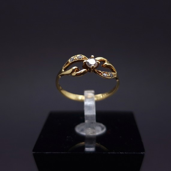 Gold ring with zircons