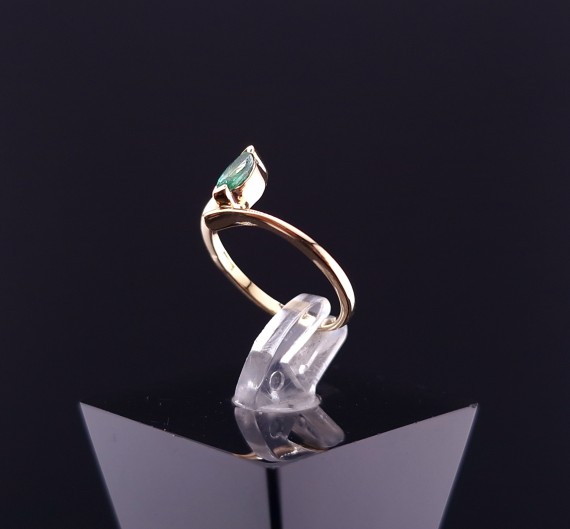 Gold ring with emerald (NEW)