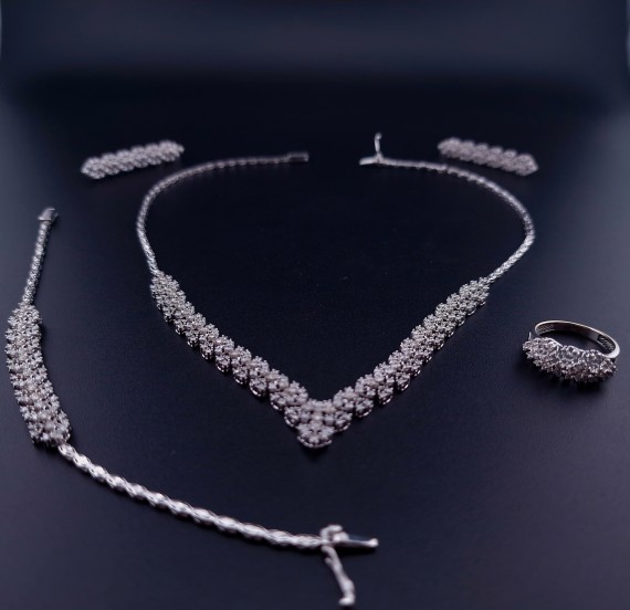 Kuld Kaelakee teemantidega  "Efe Model Jewellery"