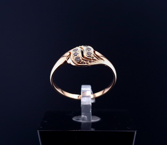 Gold ring with zircons