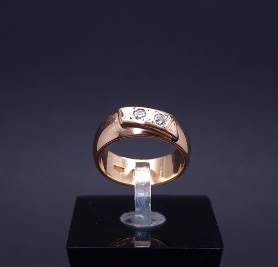 Gold wedding ring with diamonds