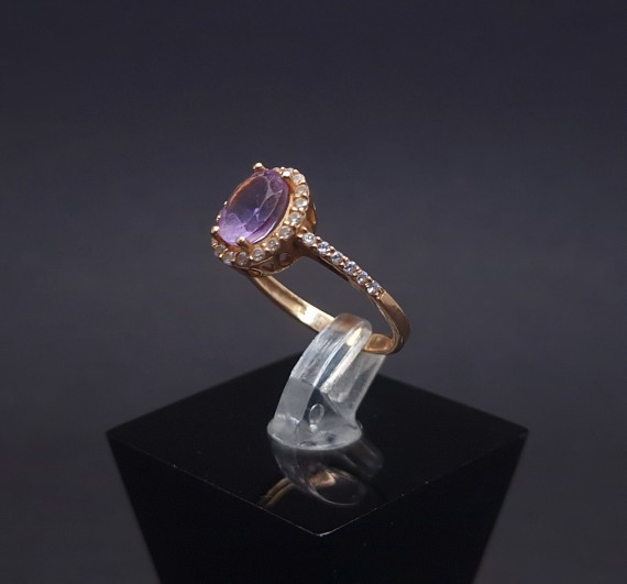 Gold ring with colored stones