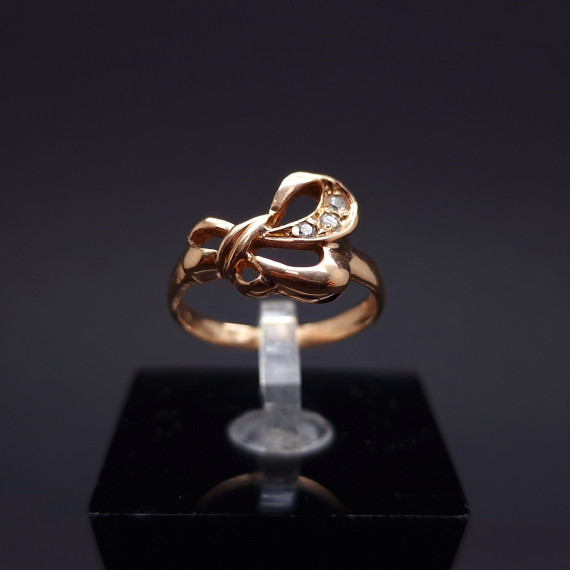 Gold ring with zircons