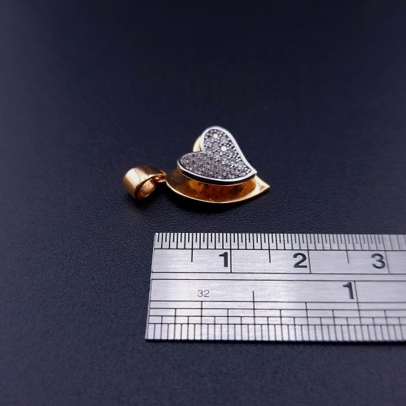 Gold pendant with zircons
