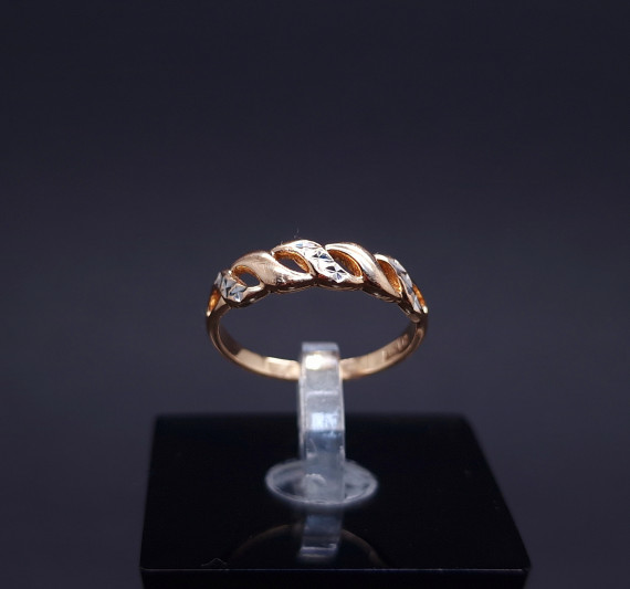 Gold ring 