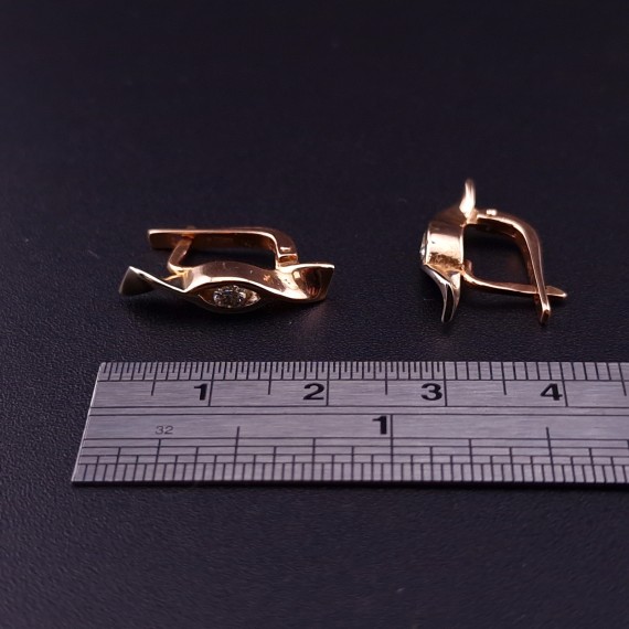 Gold earrings with diamonds 