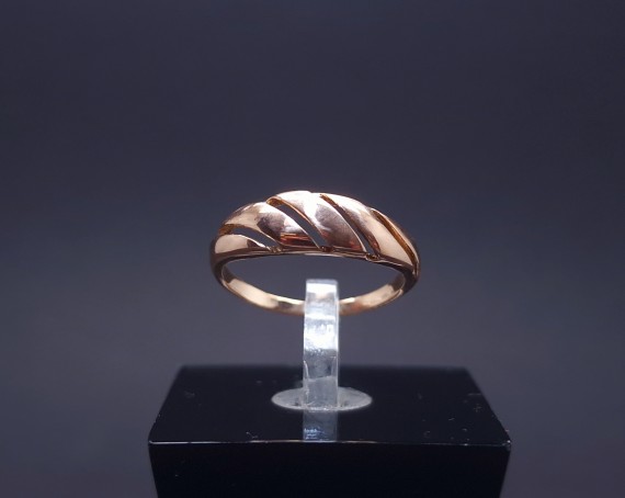 Gold ring 