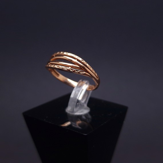 Gold ring 