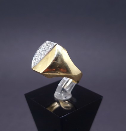 Men's gold ring with diamonds