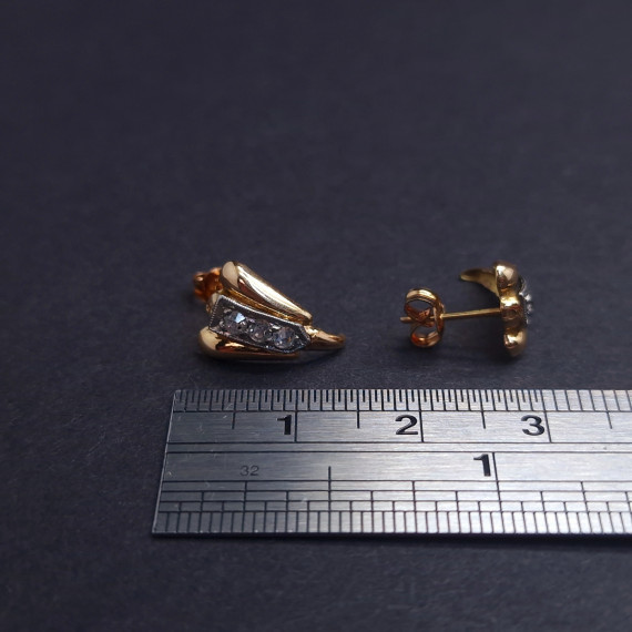 Gold earrings with zircons 